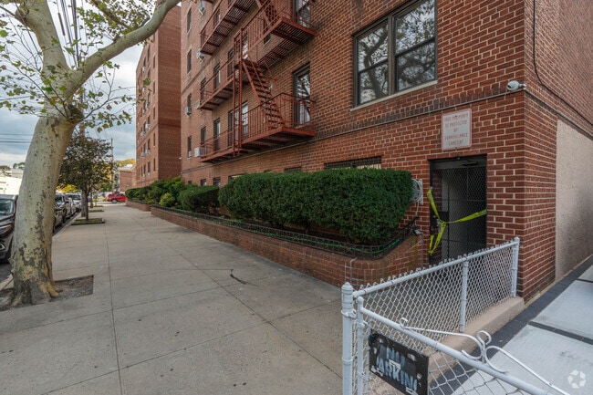 Photo - 2680 E 19th St