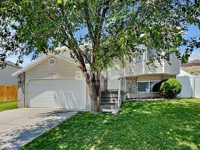 Building Photo - 6002 S Ridge Flower Way