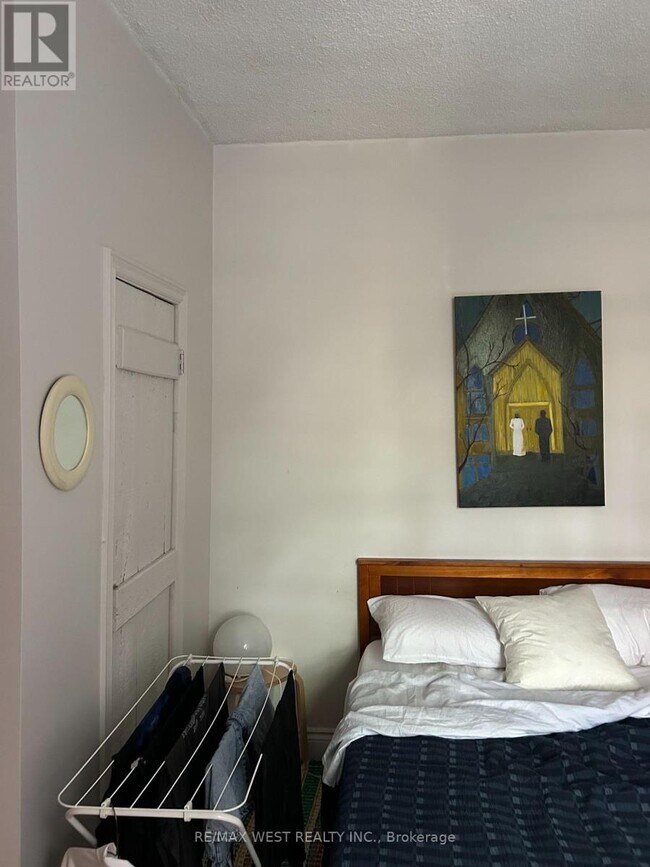 Photo - 1504 Dufferin St