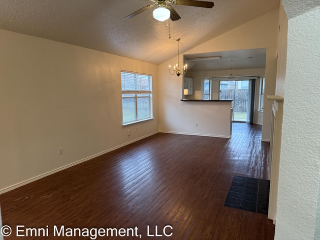 Photo - 2207 Garrett Dr