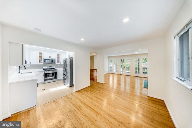 Photo - 2933 Arizona Ave NW