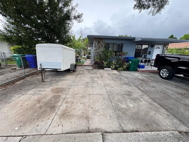 Photo - 3171 SW 26th St Unidad 3