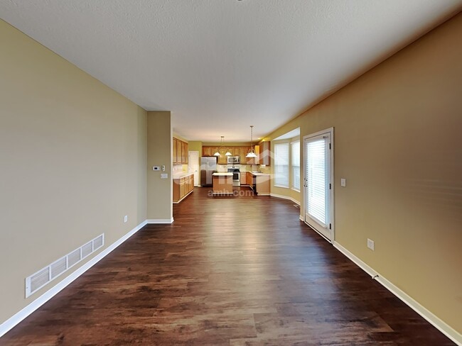 Photo - 203 Fox Glen Dr W