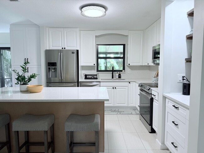 Photo - 1088 Raintree Dr