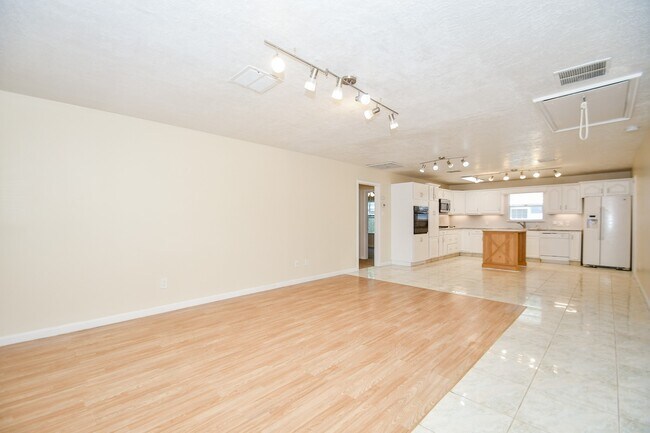 Photo - 4113 Edison St