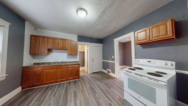 Building Photo - 12523 Forest Ave Unit 1