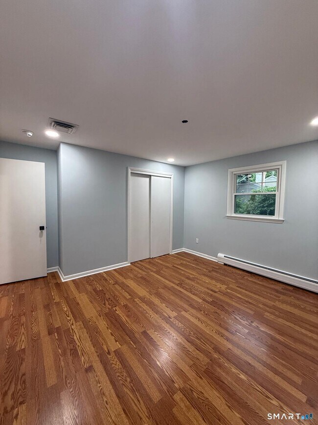 82 Crown St