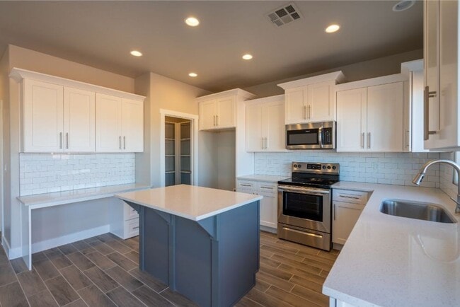 Photo - Beautiful 3 bedroom, 2.5 bath townhome, 2 ...