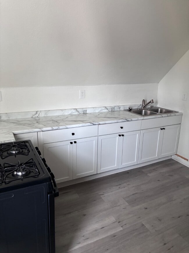 Photo - 2166 S 6th St