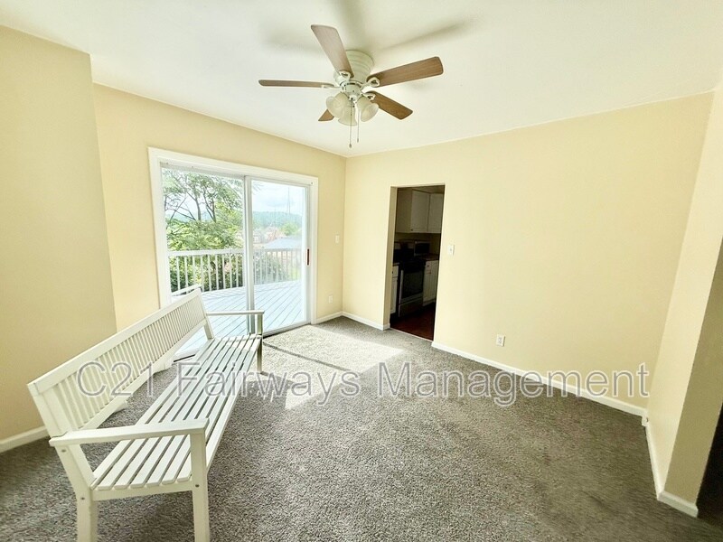 Photo - 1638 Methyl St House