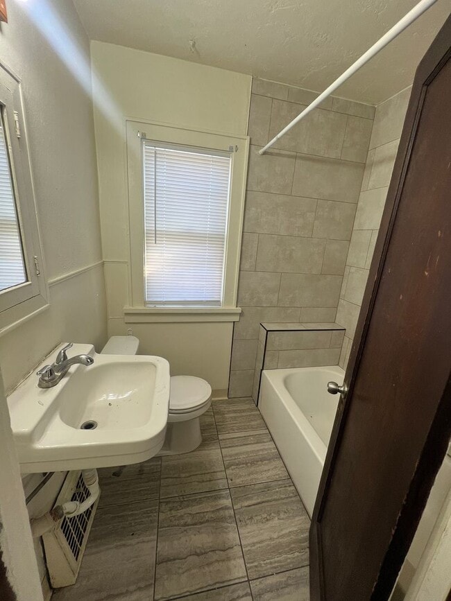 Photo - 445-447 S Main St Unidad 447 S Main