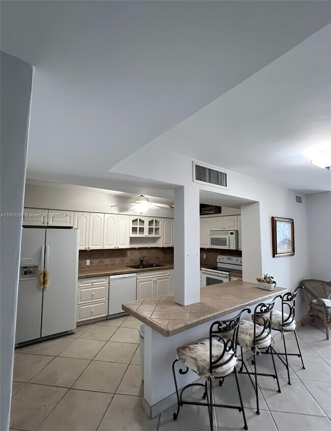 5825 Collins Ave Condo Unit 7K Condo for Rent in Miami Beach, FL