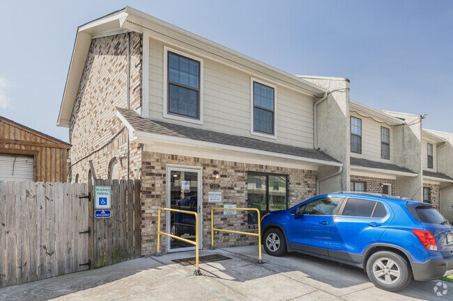 Leasing Office