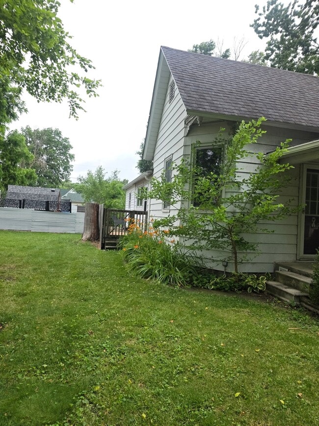 Photo - 809 Don Ryan St