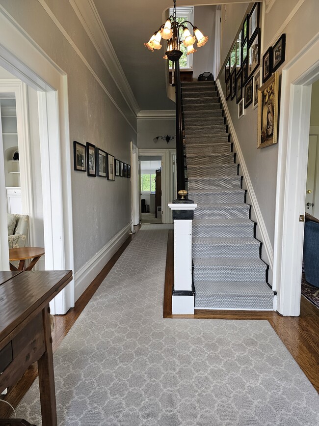 Front hall - 14 Sentinel Ct Unit 1