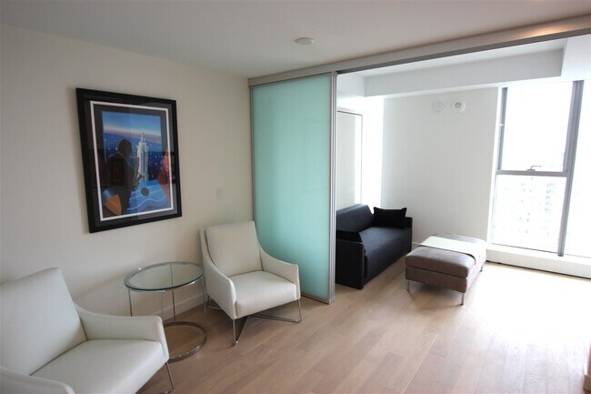 Photo - 1480 Howe St