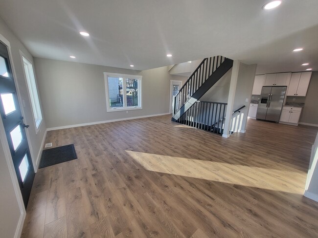 Photo - 9755 Grosick Rd