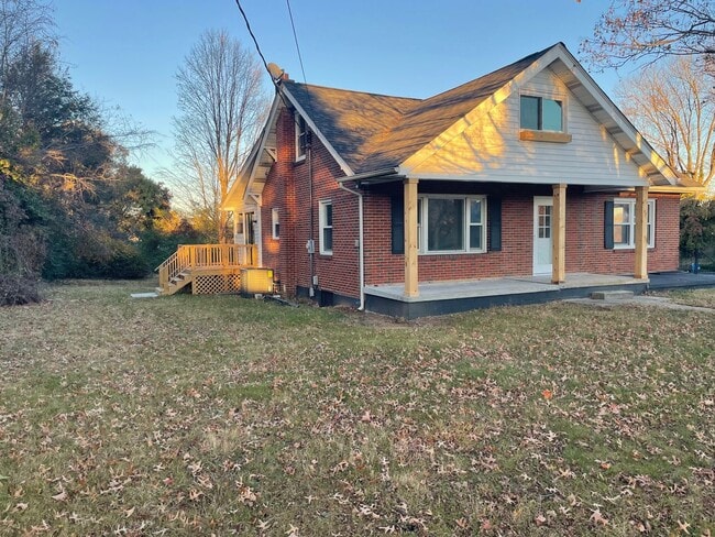 Photo - Brick 3 bedroom 2 bath in Bristol