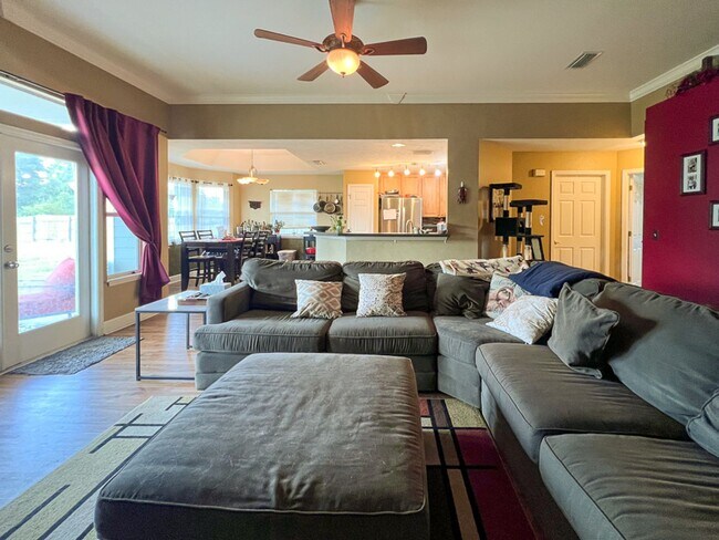 Photo - Pet Friendly 3BR/2BA Home on 1 acre in SW Gainesville - available Mid-October!