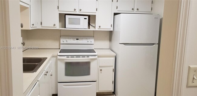 Building Photo - 300 NE 12th Ave Unit 205