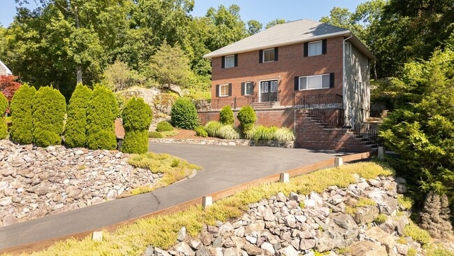 Photo - 12 Parkway Dr