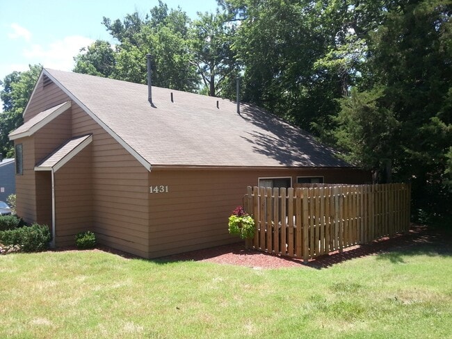 1431-1433 McCain Lane - 1431-1433 McCain Lane