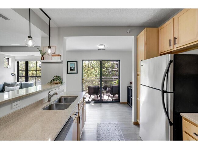 Photo - 2565 Franklin Ave Unit 207