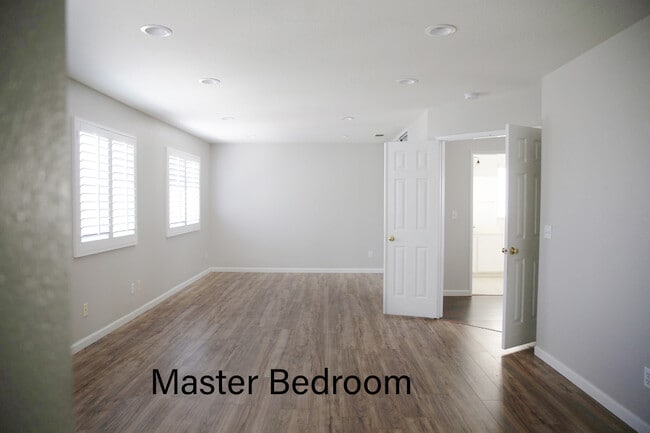 Building Photo - 6 Red Coat Pl