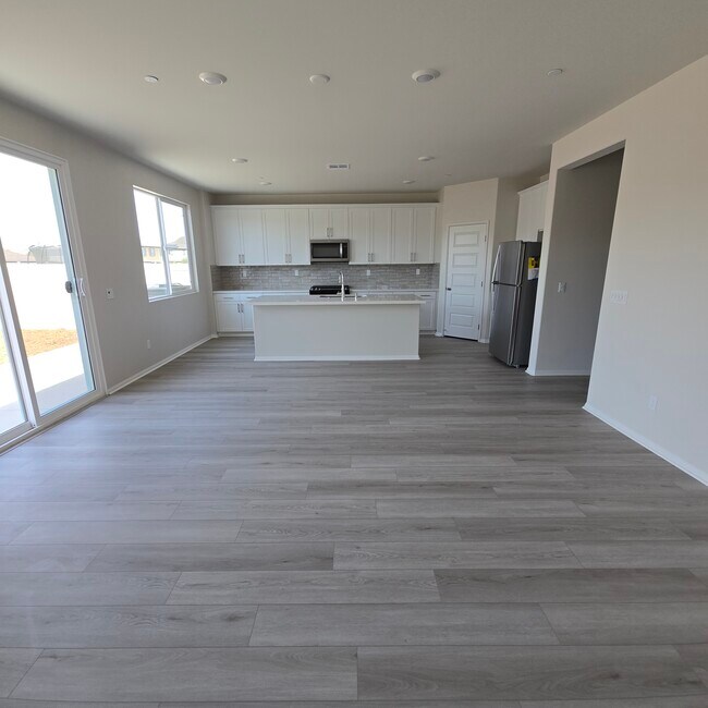 Photo - 32871 Forgecroft St