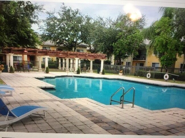Pool - 900 Crestwood Ct S Unit 907
