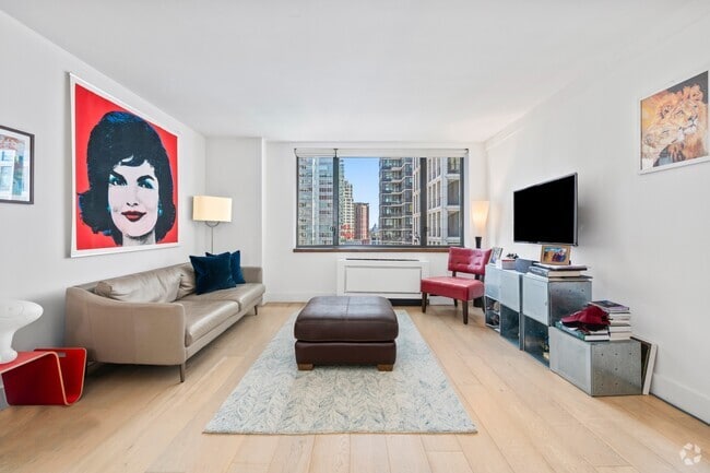 Building Photo - 30 W 61st St Rental