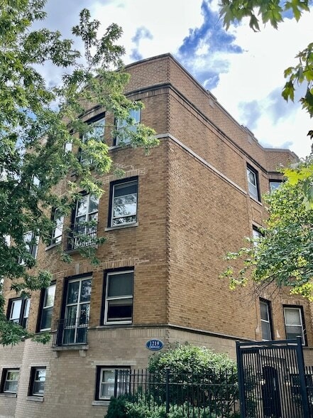 Building Photo - 1219 W Greenleaf Ave Rental