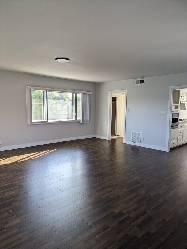 Photo - 17032 Burbank Blvd Unit 18