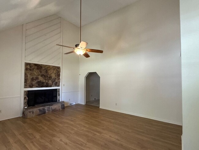 Photo - 2083 Ridgecrest Rd