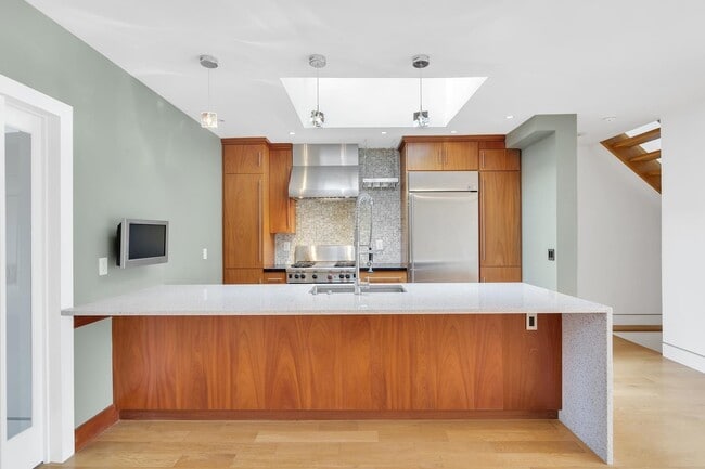 Photo - 611 MONROE St Unit 2