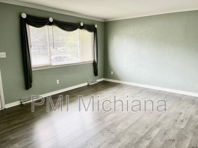 Photo - 804 E 12th St