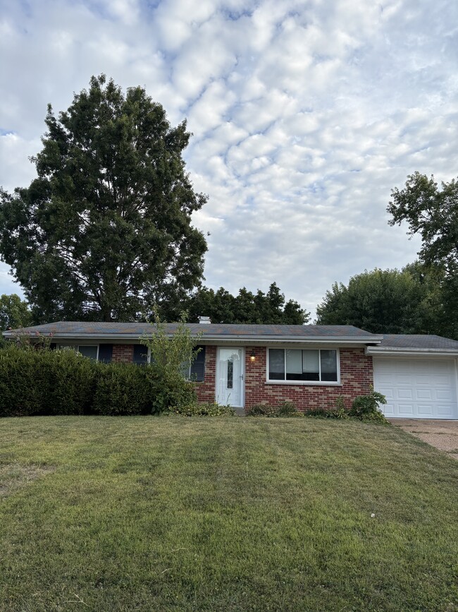 Building Photo - 448 Terryville Dr Rental