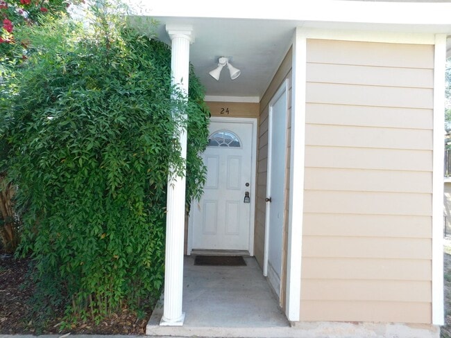7322 Oak Manor Dr