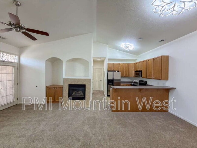 Photo - 443 Kent Dr