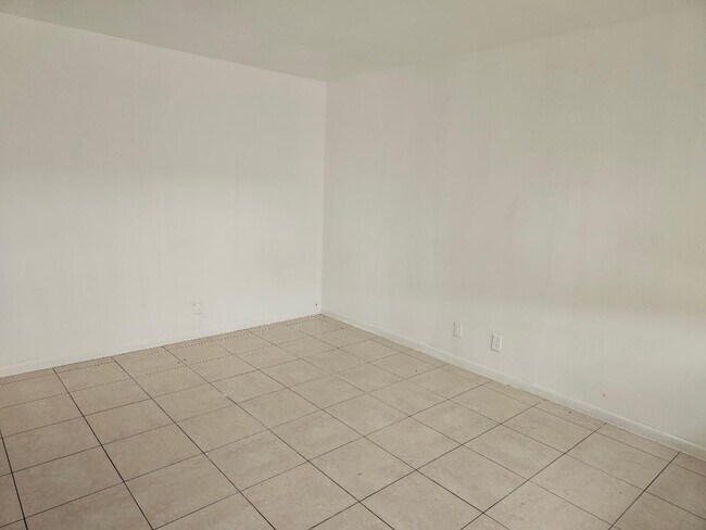 Photo - 101 NE 41st St Unit 10-A