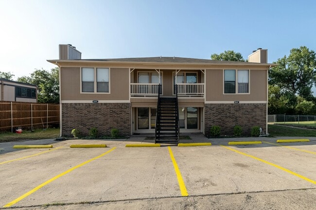 Building Photo - 8109 Foxfire Ln Unit D
