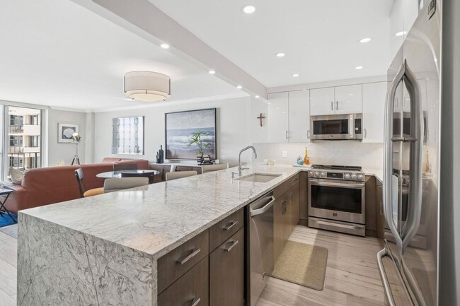 Building Photo - 1900 S Ocean Blvd Unit 11b