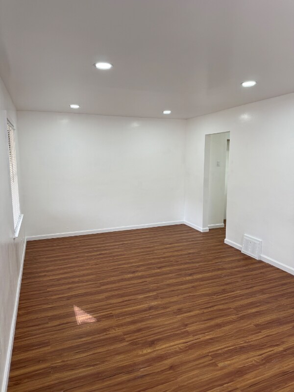 Photo - 17179 Ontario St