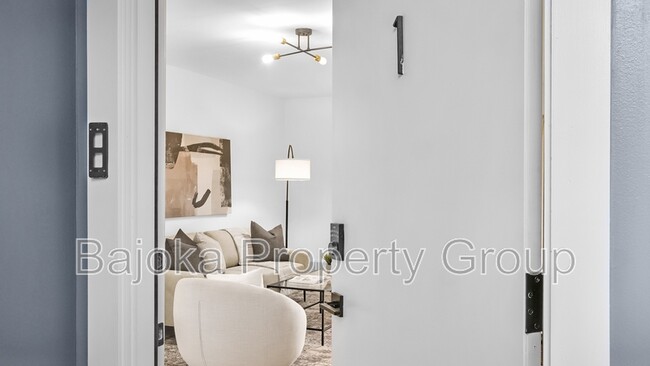 Photo - 4434 Trumbull St