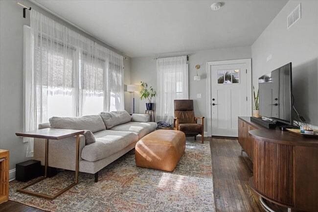 Photo - 136 E Jackson St