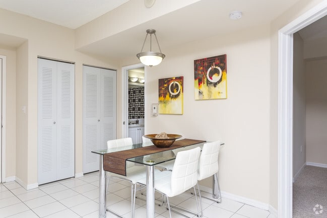 Royal Palms Apartments