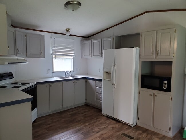 Photo - 146 Courtney Ln