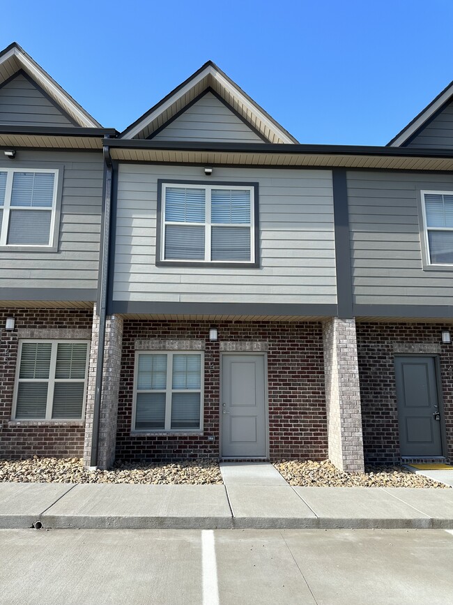 Building Photo - 145 Bellvue Dr Rental