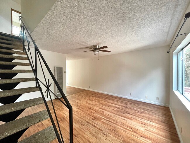 Photo - 315 E Avenue 31 Unit 4