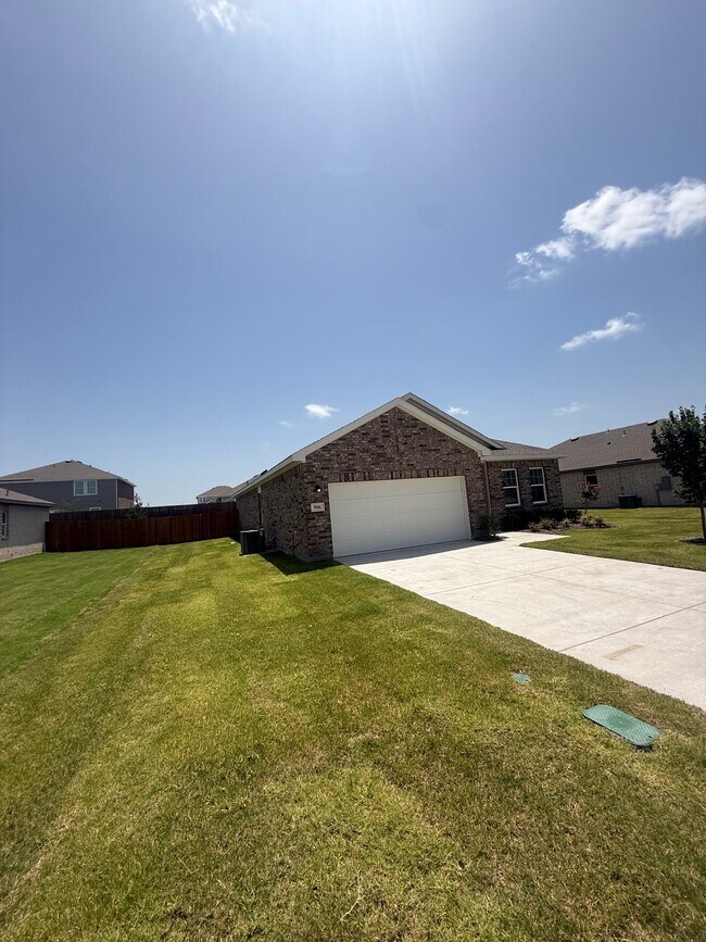906 Independence Trl
